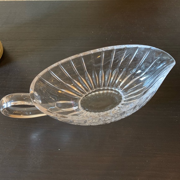 Beautiful crystal gravy / sauce dish - Picture 2 of 8